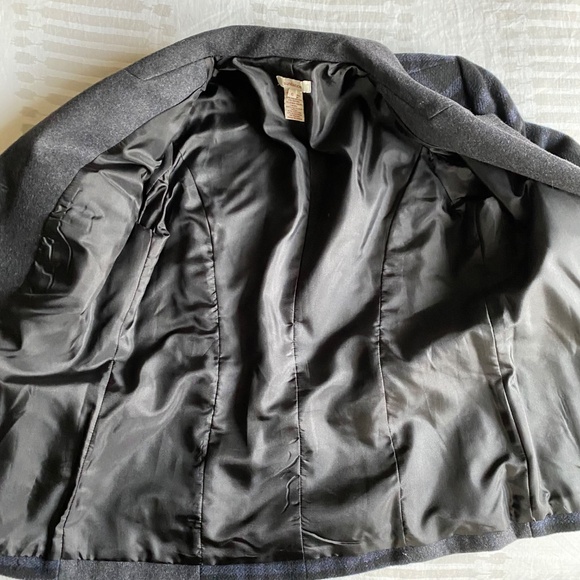 Sundance navy and gray plaid jacket with ribbed cuffs and pockets. Size 6 - Picture 11 of 11